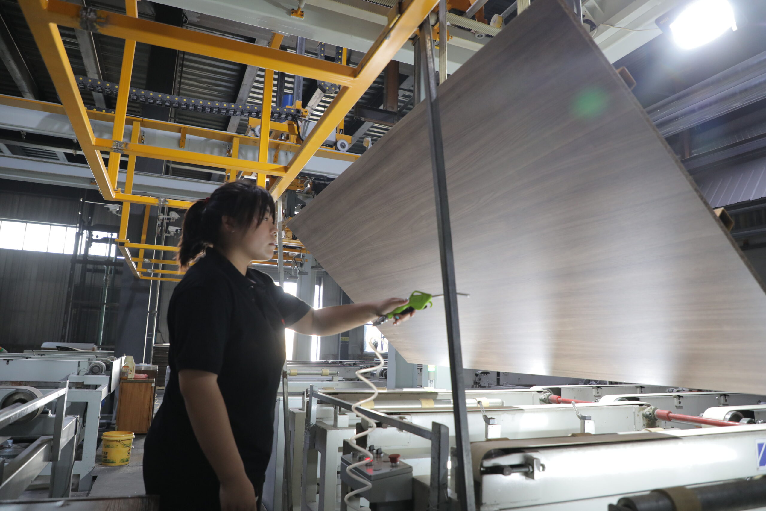 360-degree cleaning of paper scraps and quality inspection